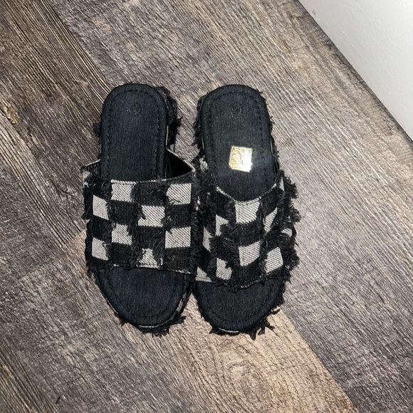 Black & Light Grey Denim Distressed Sandals w/ Platform - Picture 6 of 8